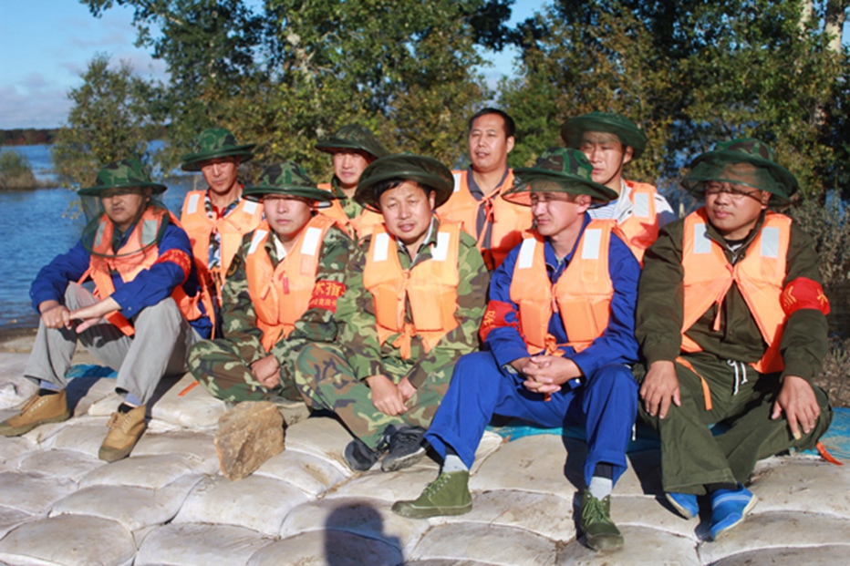 龙达水电员工参加黑龙江高滩段抗洪抢险